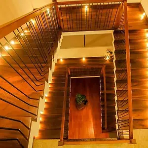 https://royal-retreat-residence.kandyhotelsnow.com